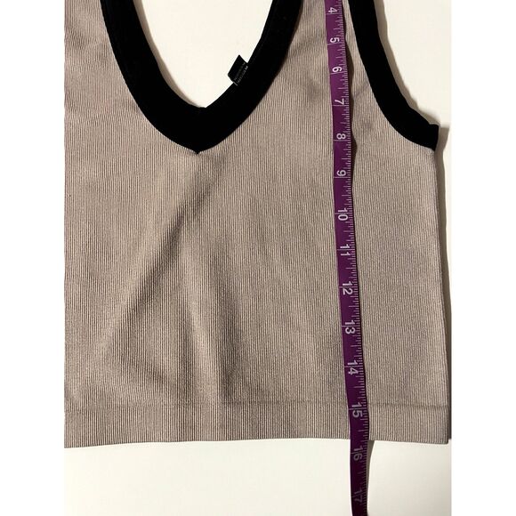 Forever 21 Ribbed Taupe & Black Trimmed V-Neck Cropped Top Size M EUC - Picture 8 of 11